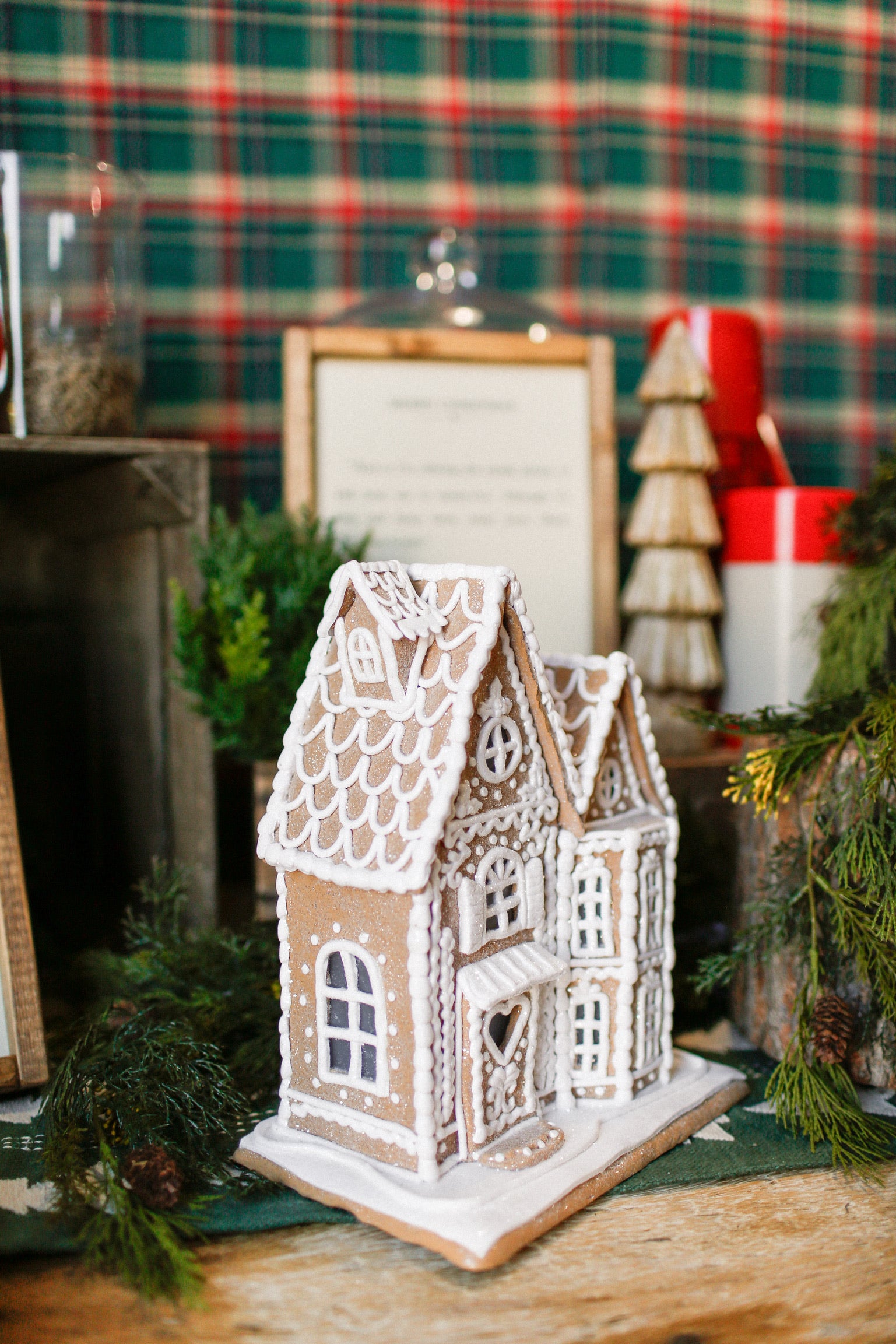 White Lighted Gingerbread House (XL)