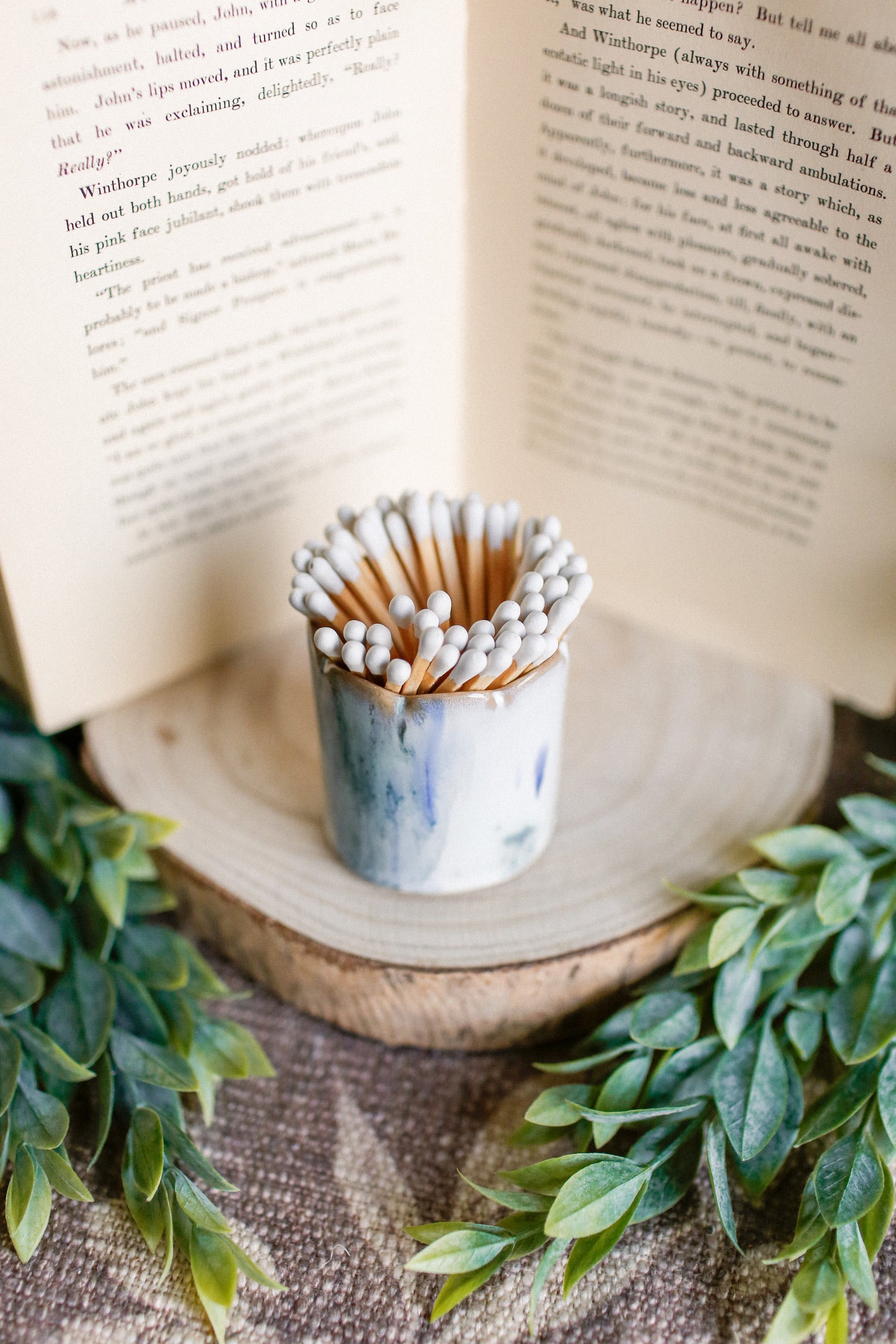 Watercolor Scalloped Trim Match Holder