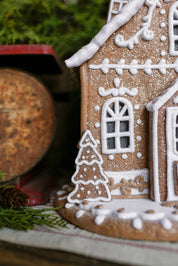 White Icing Gingerbread House (XL)