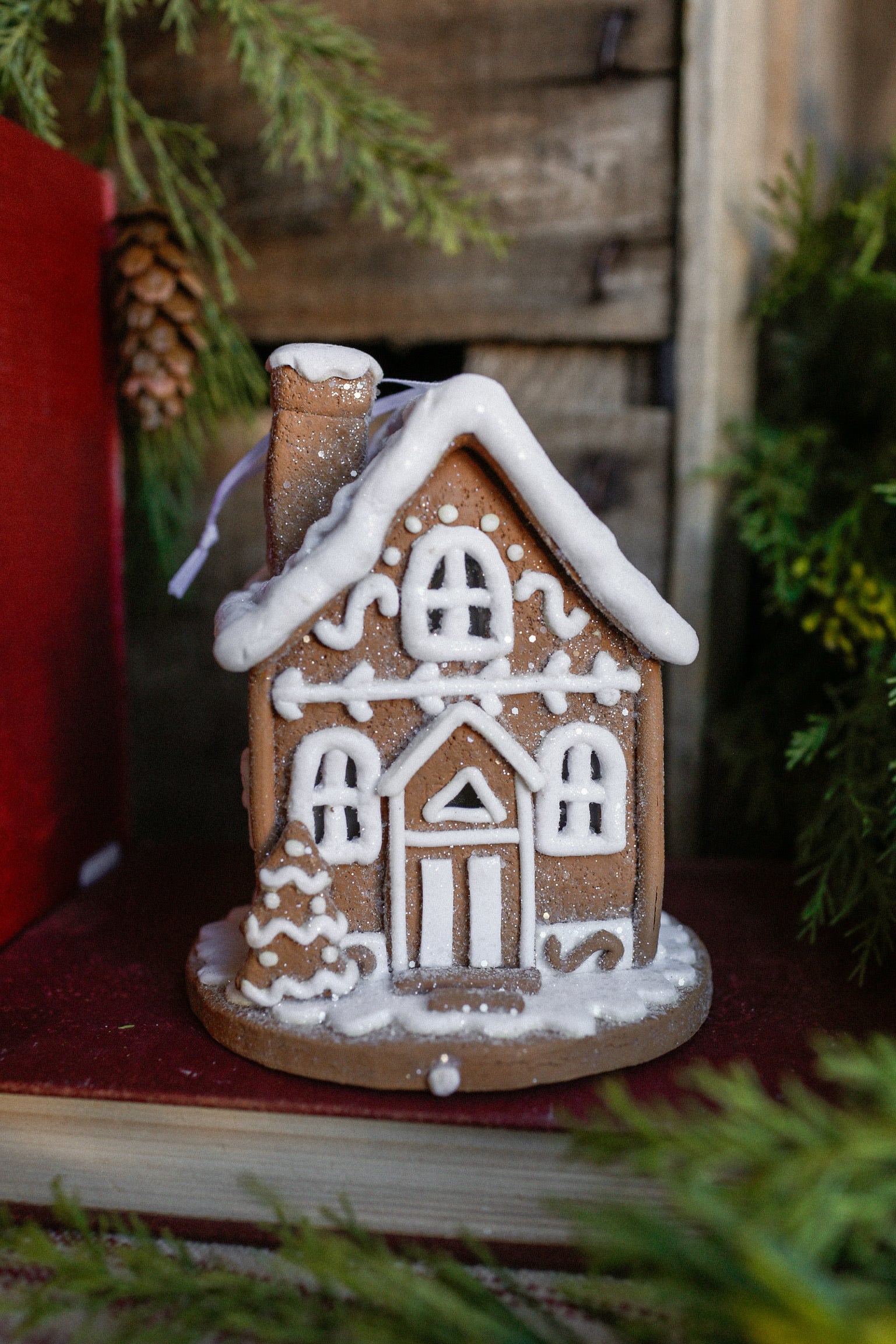 White Lighted Gingerbread House (S)