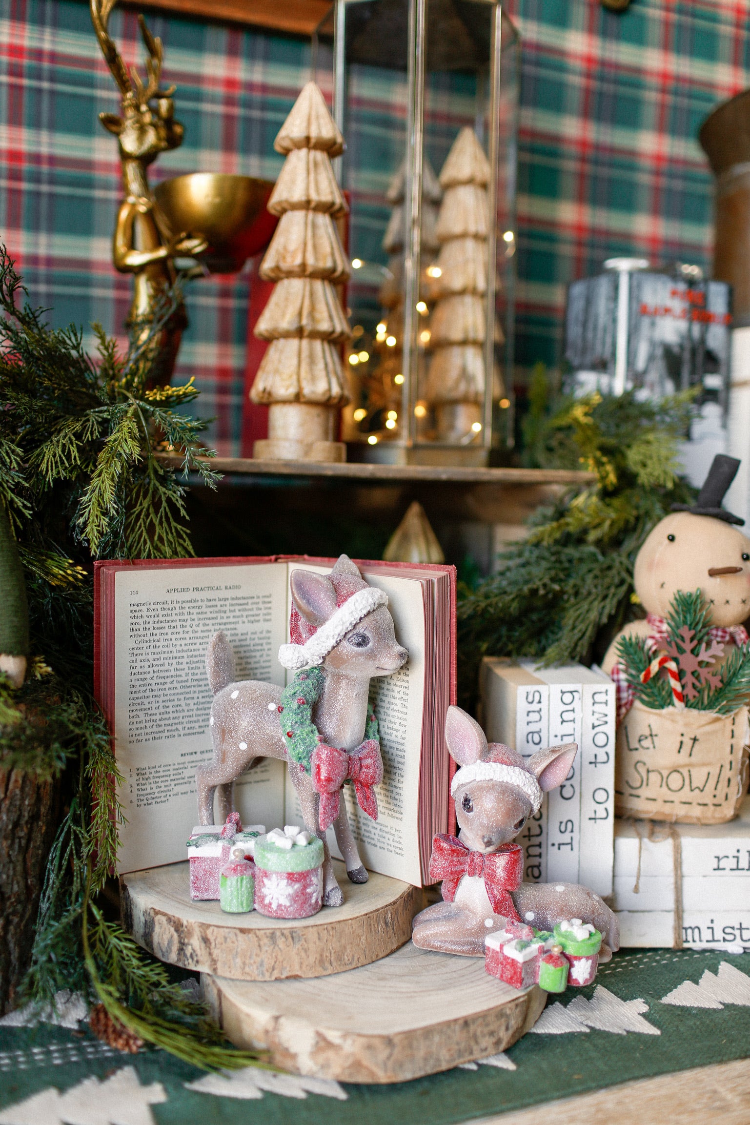 Retro Present Delivery Glitter Deer