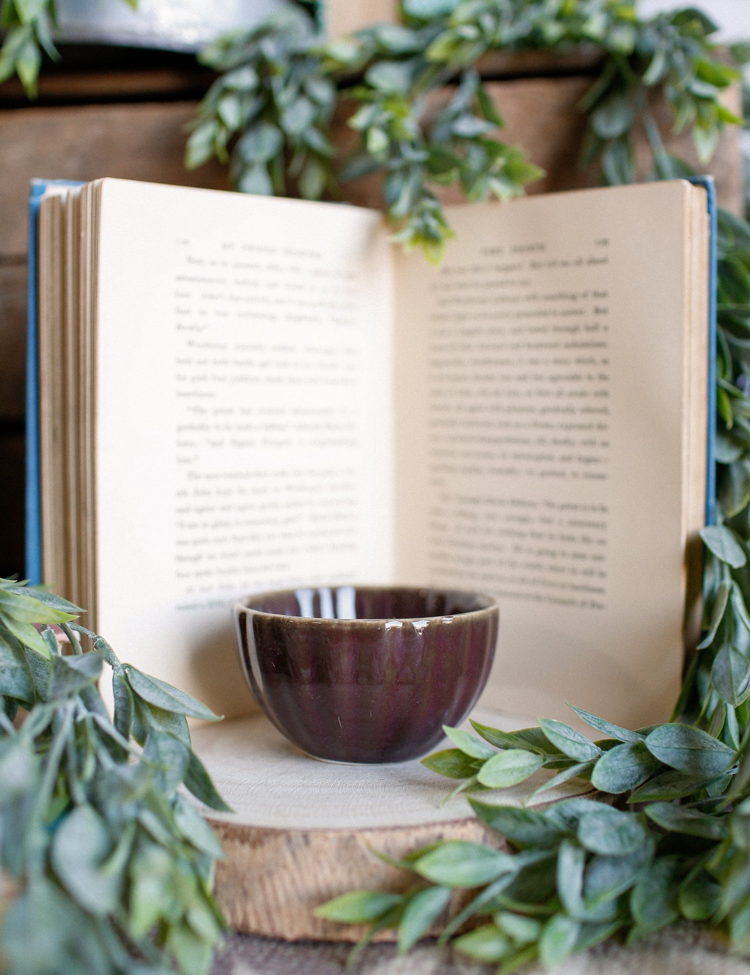 Stoneware Scalloped Bowl
