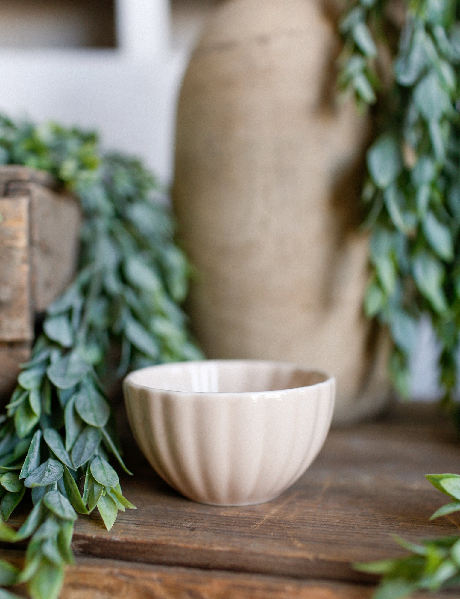 Stoneware Scalloped Bowl