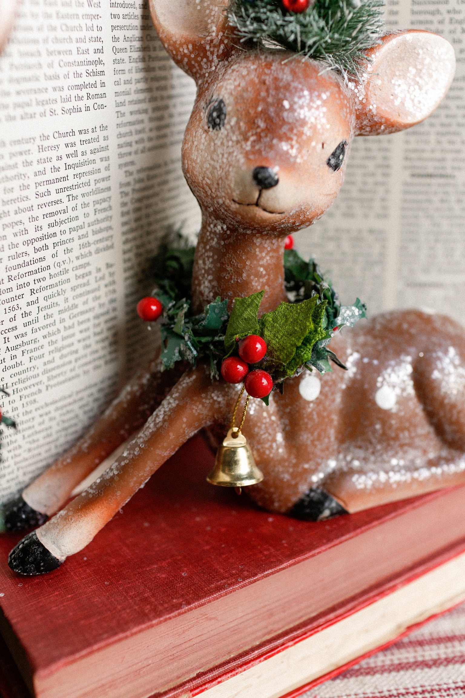 Retro Bottle Brush Glitter Deer