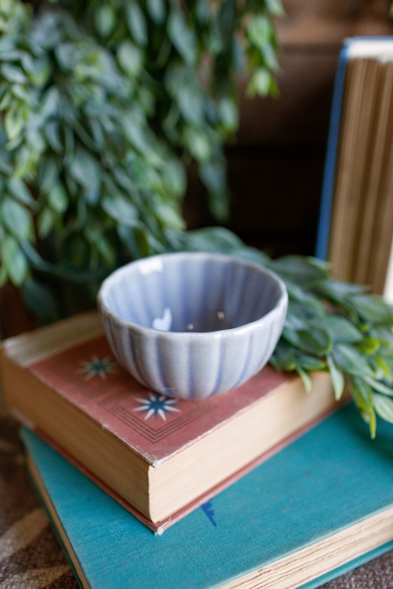 Stoneware Scalloped Bowl
