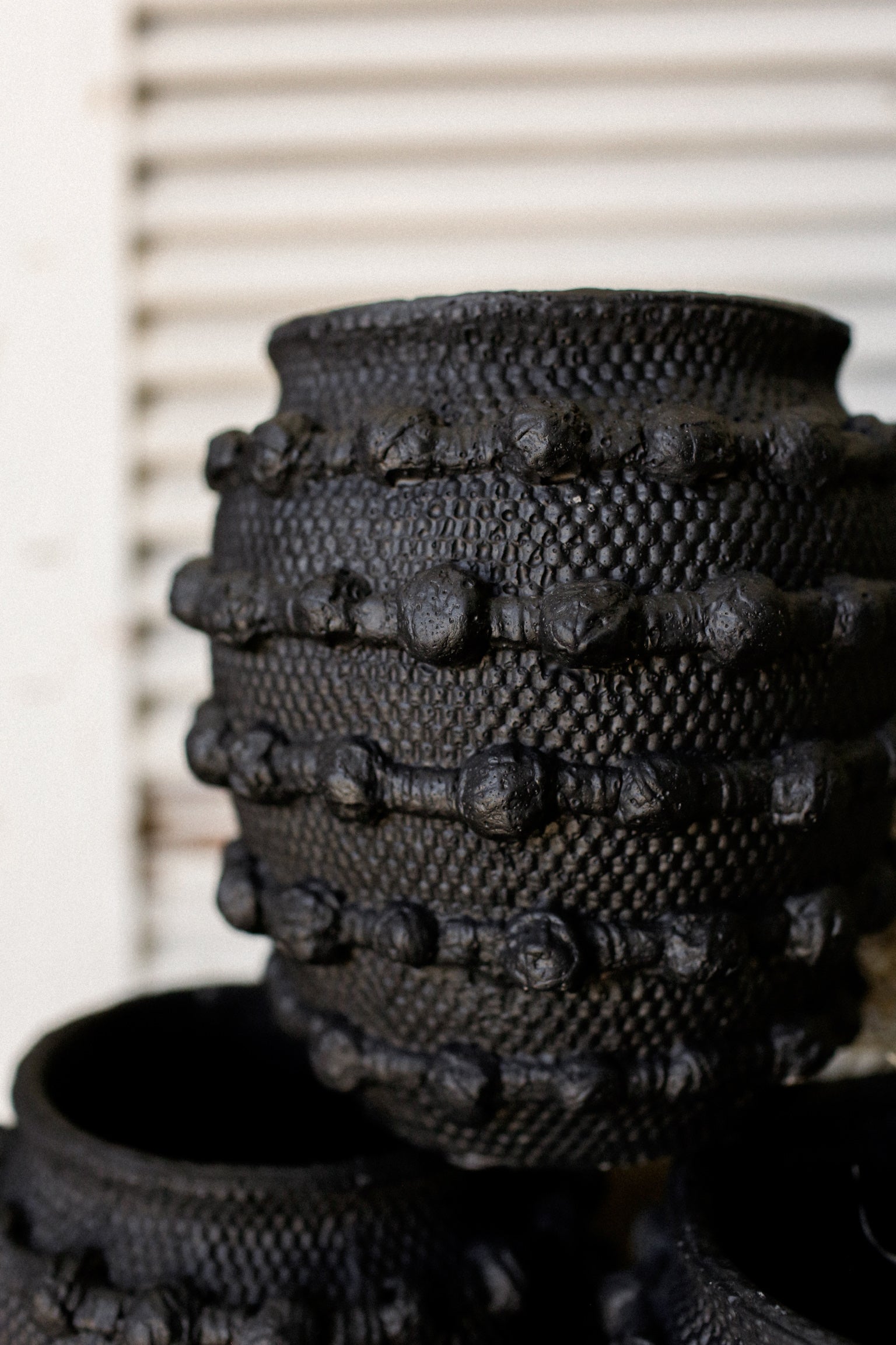 Black Harbor Textured Pot