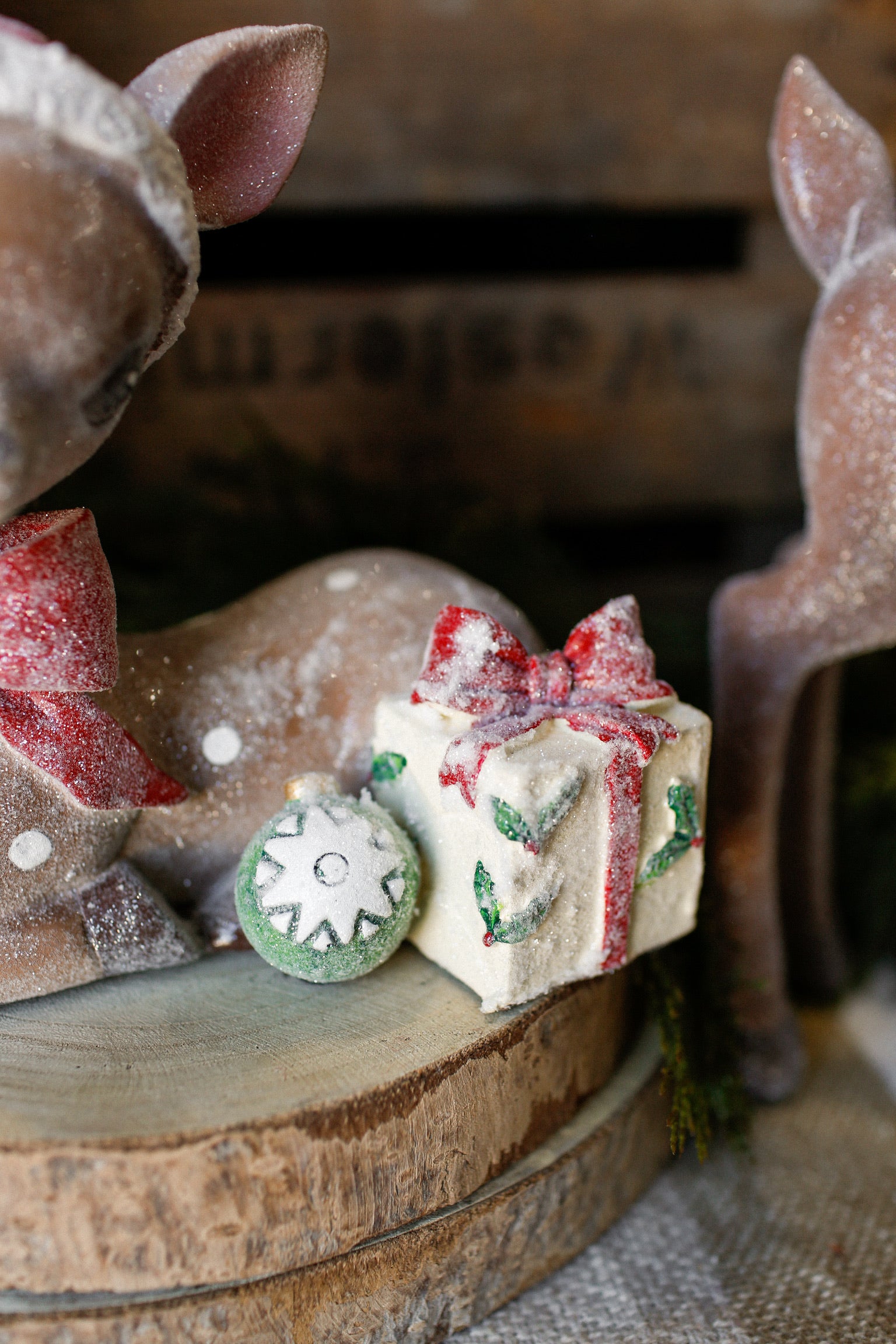 Retro Present Delivery Glitter Deer