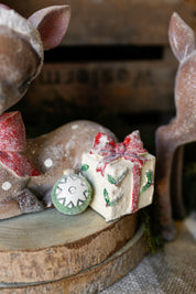 Retro Present Delivery Glitter Deer
