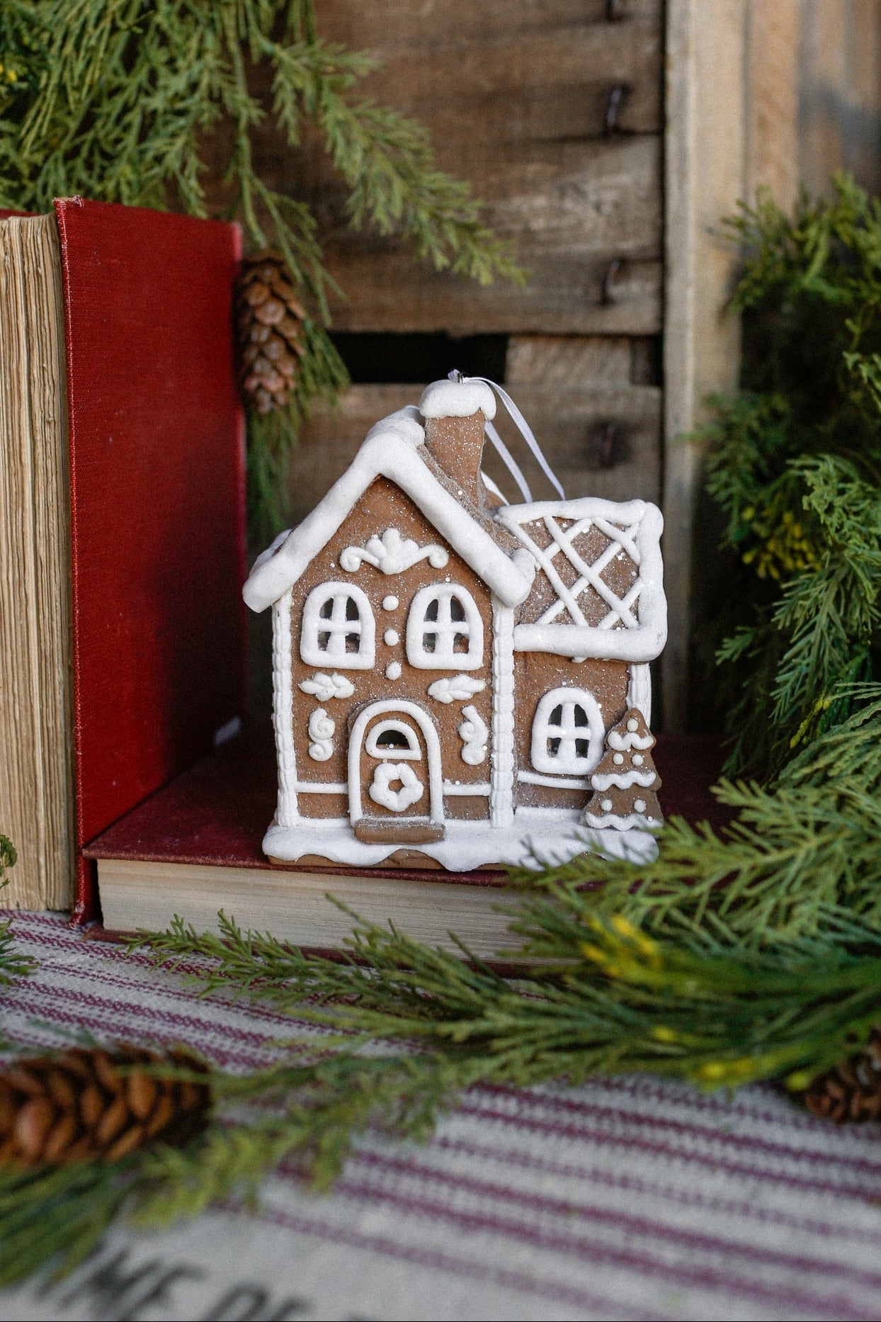 White Lighted Gingerbread House (S)