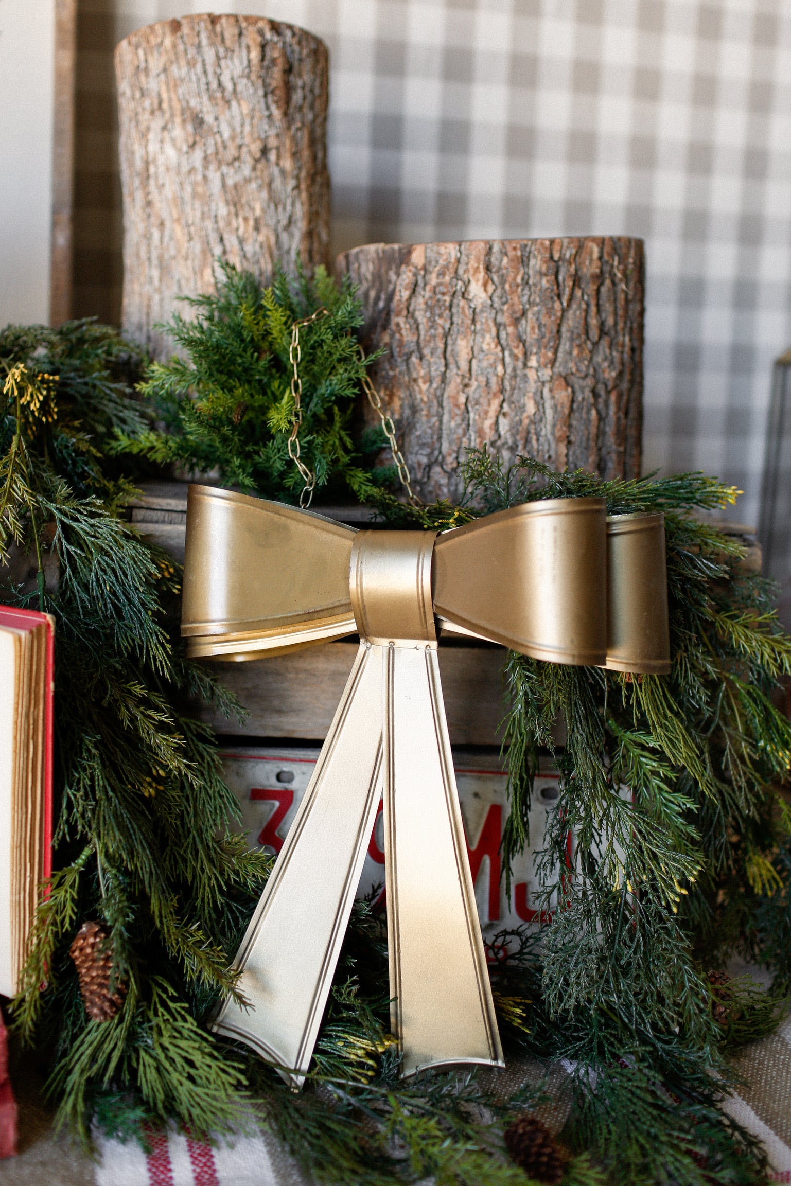 Gold Metal Hanging Bow