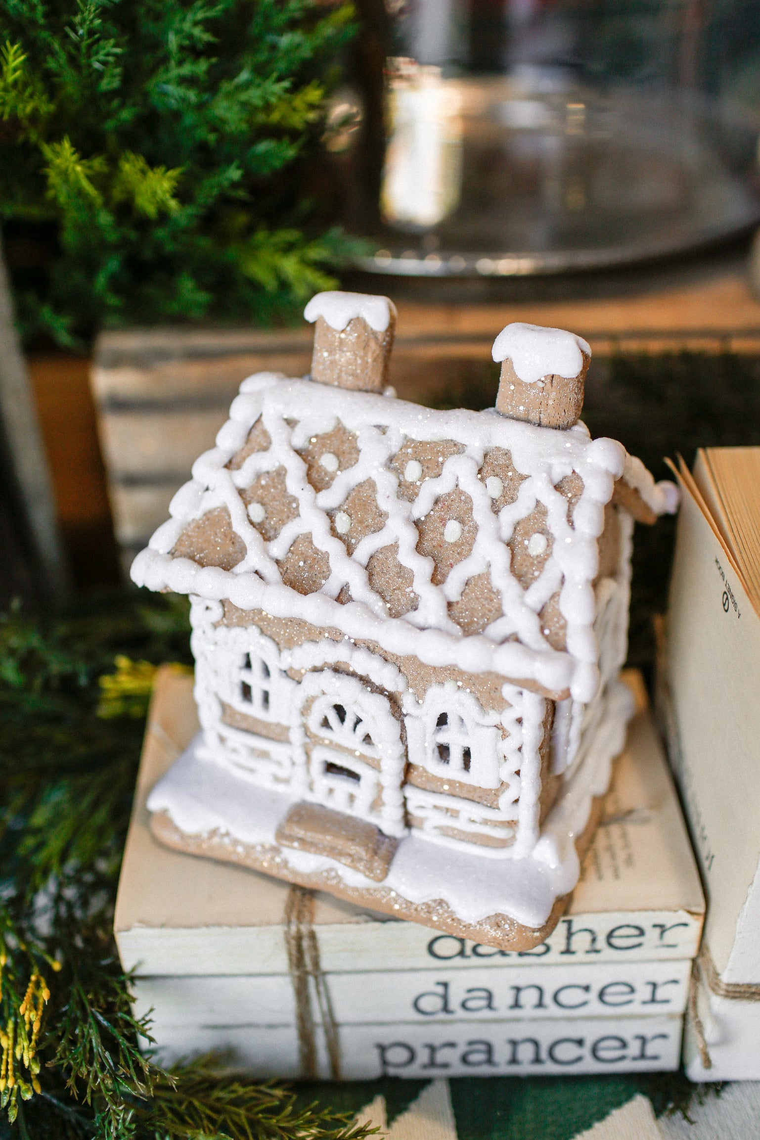 White Lighted Gingerbread House (M)
