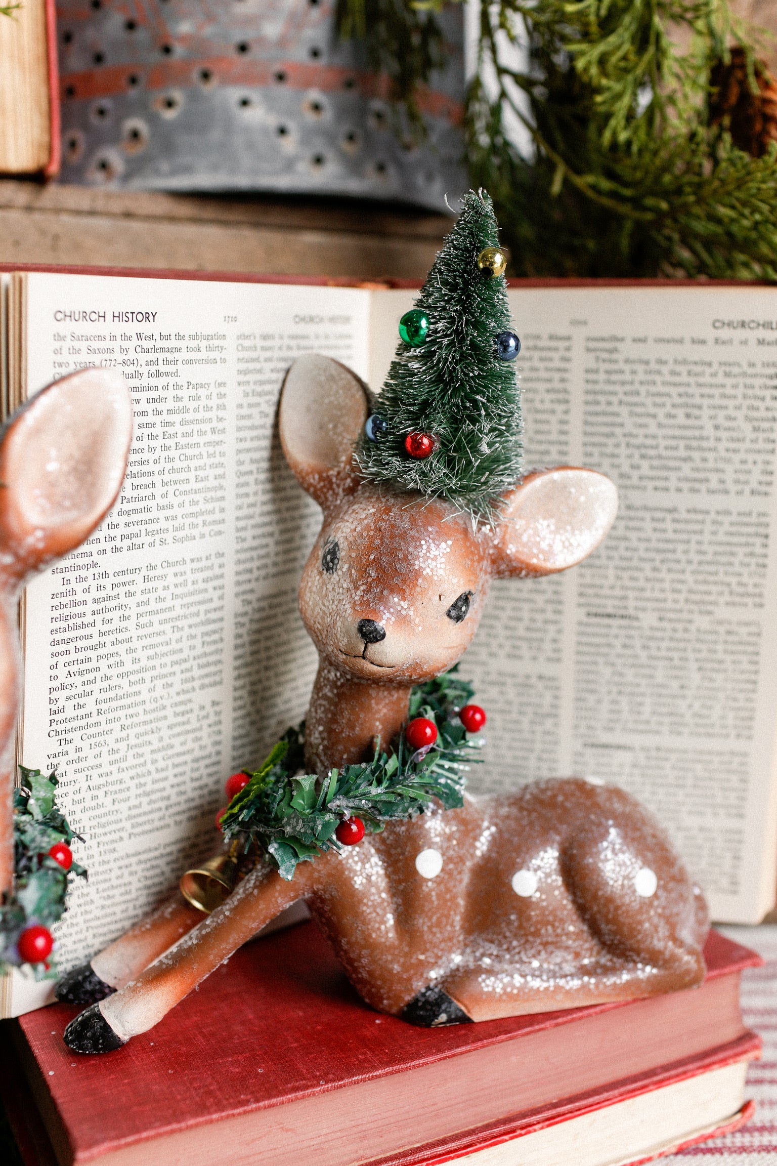 Retro Bottle Brush Glitter Deer