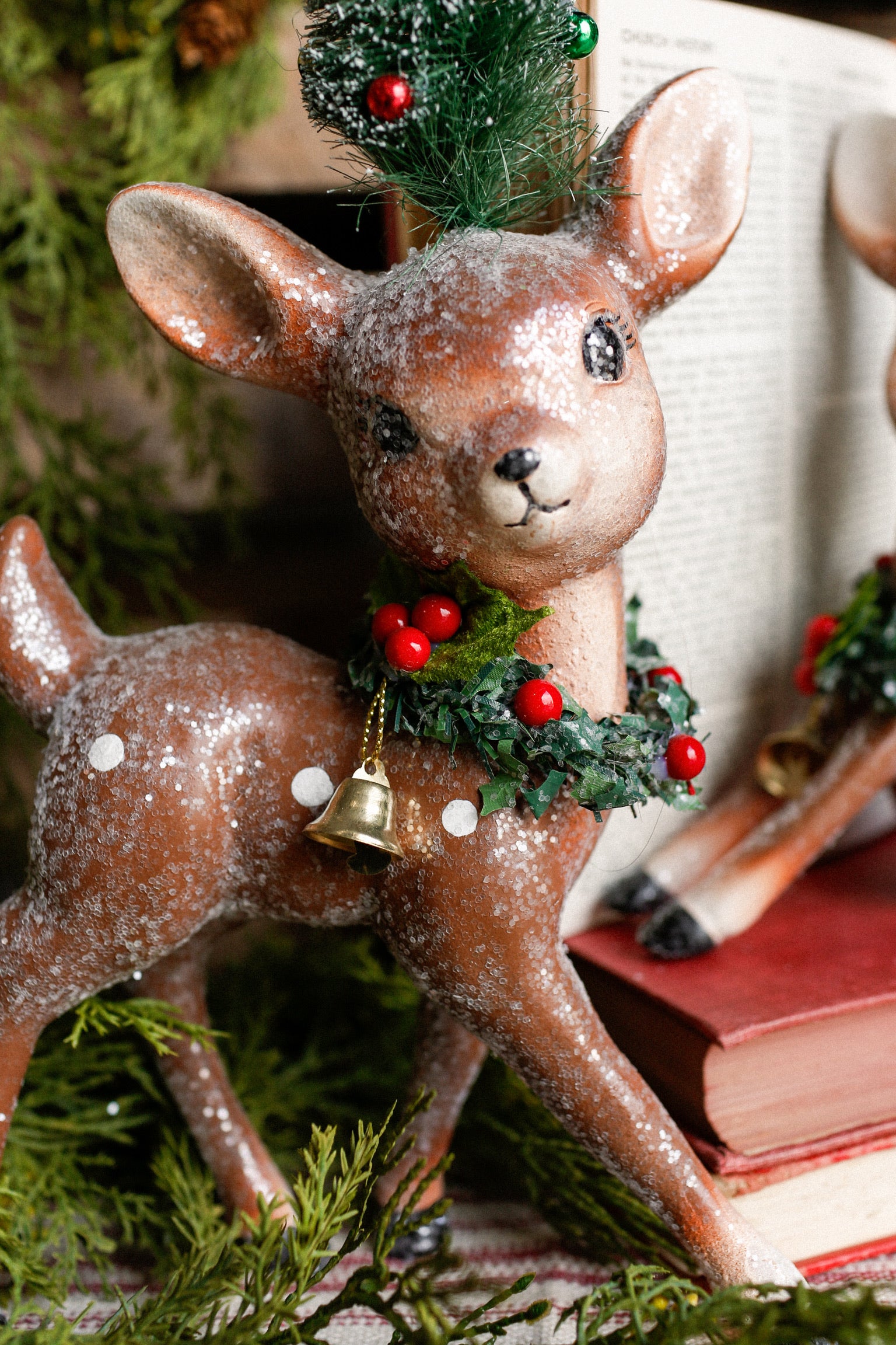 Retro Bottle Brush Glitter Deer