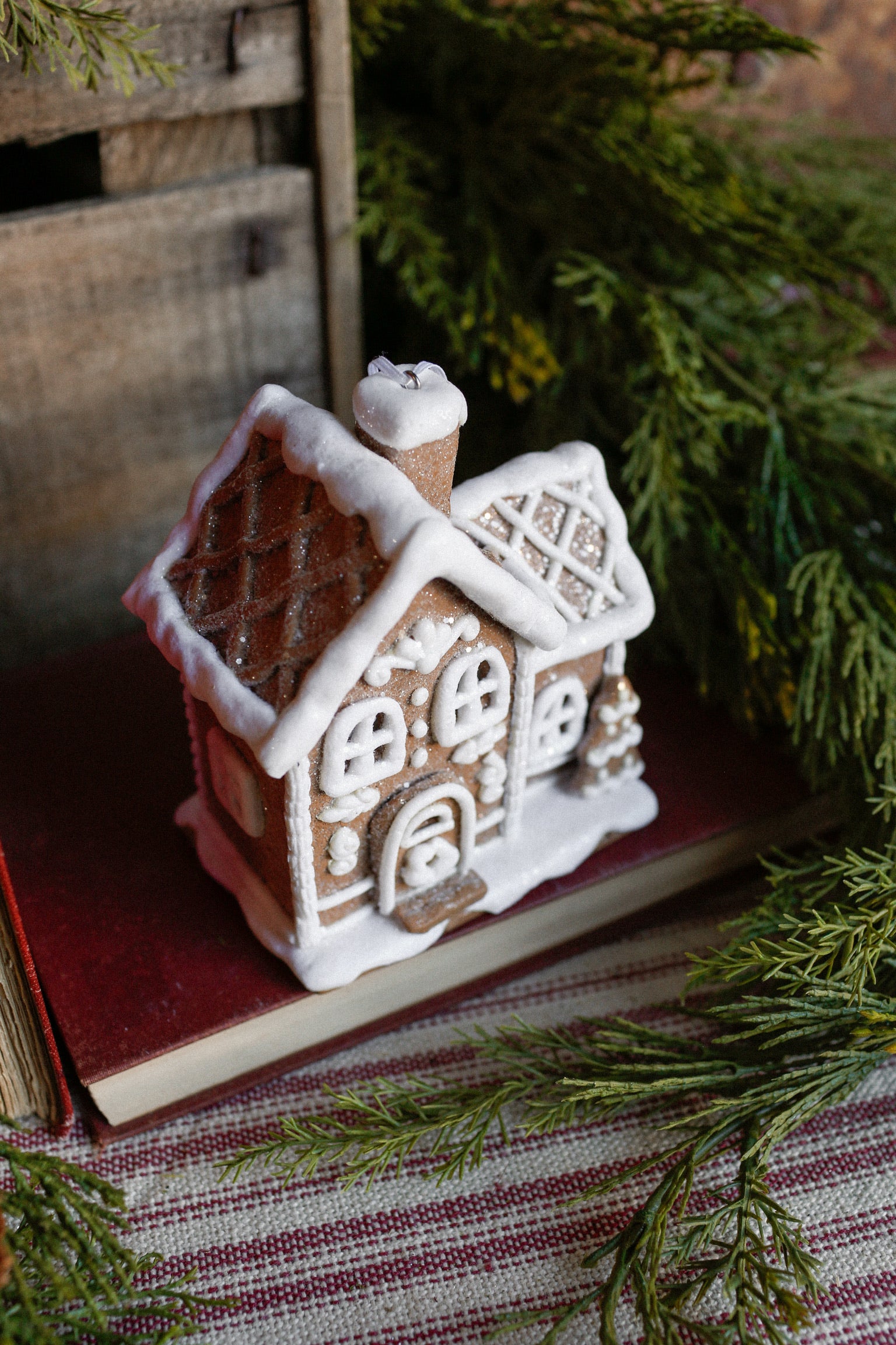 White Lighted Gingerbread House (S)