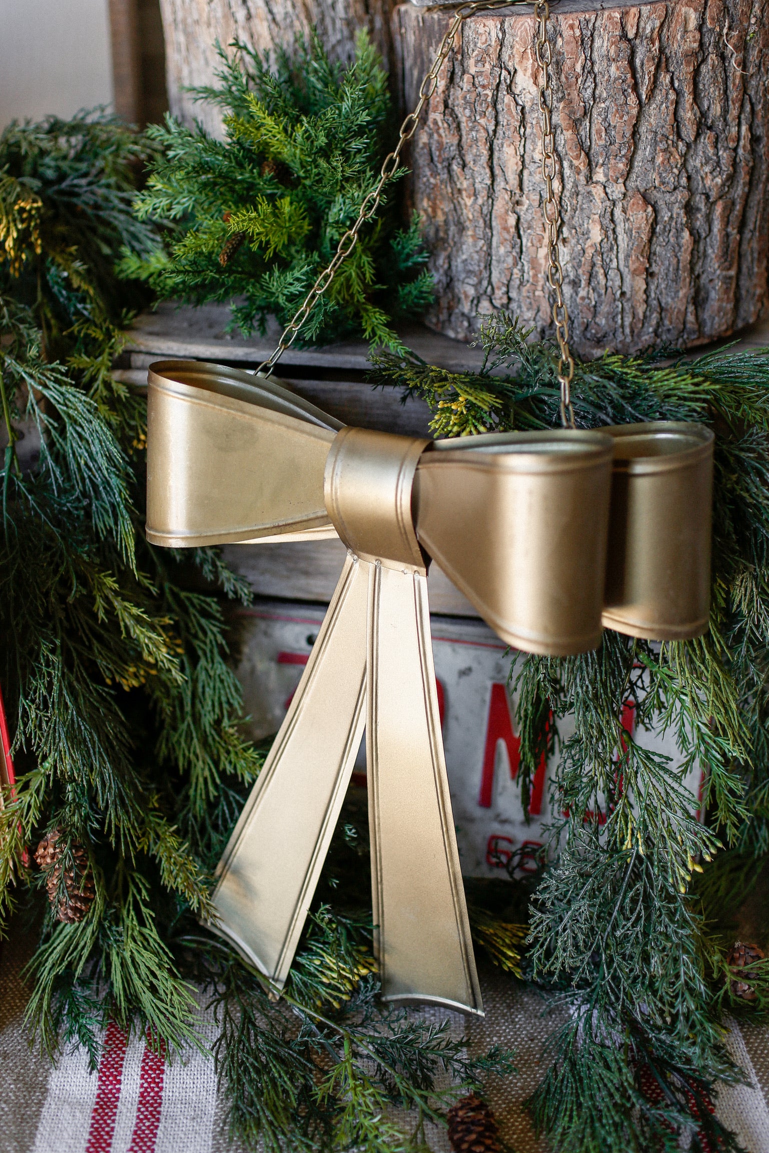 Gold Metal Hanging Bow