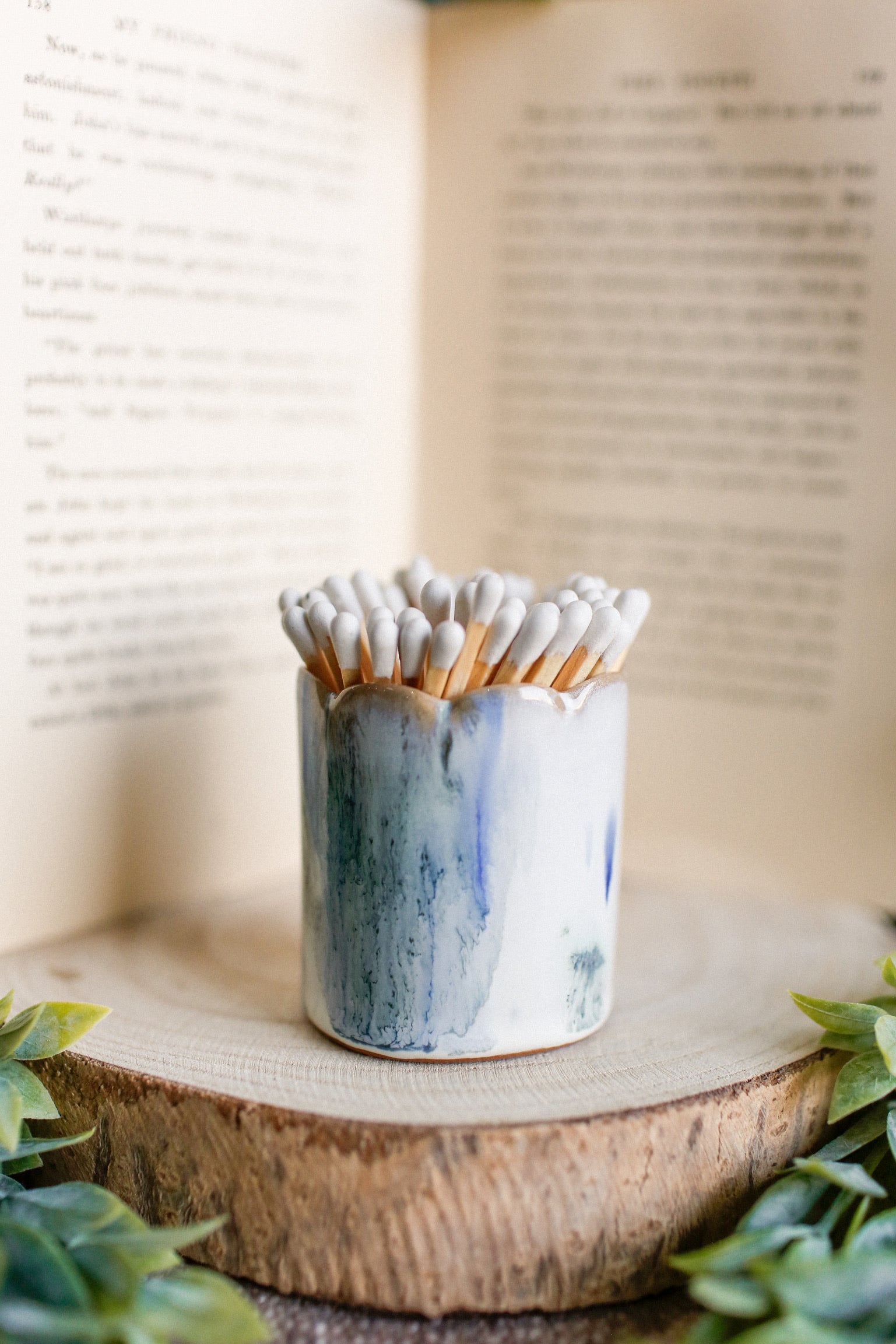 Watercolor Scalloped Trim Match Holder