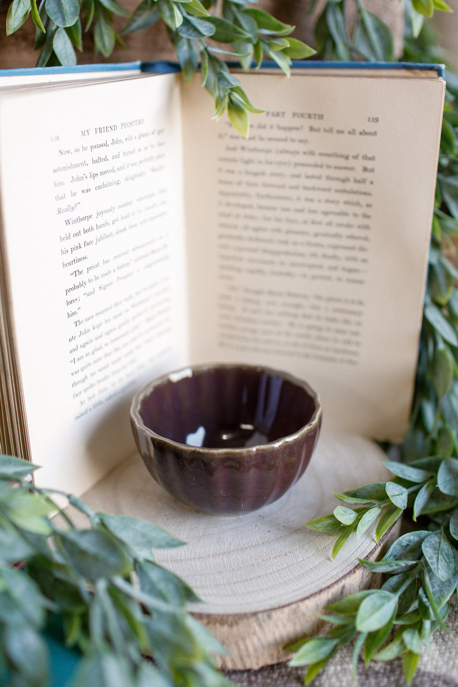 Stoneware Scalloped Bowl