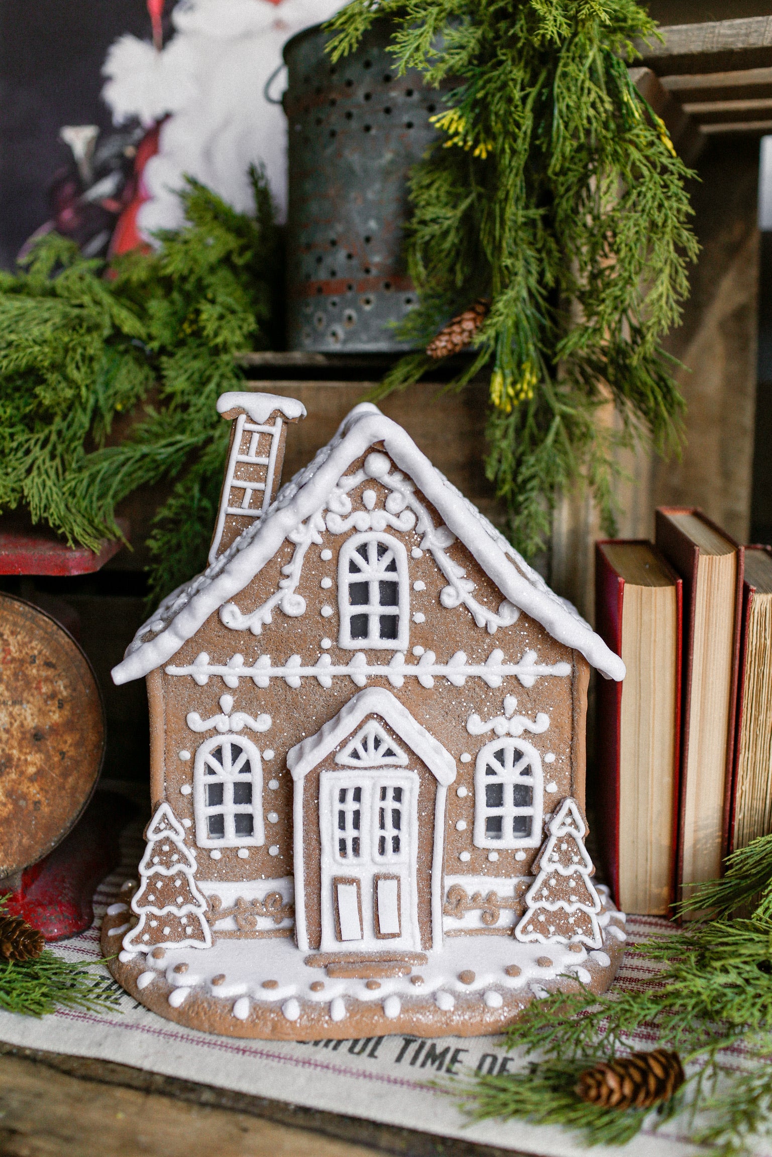 White Icing Gingerbread House (XL)