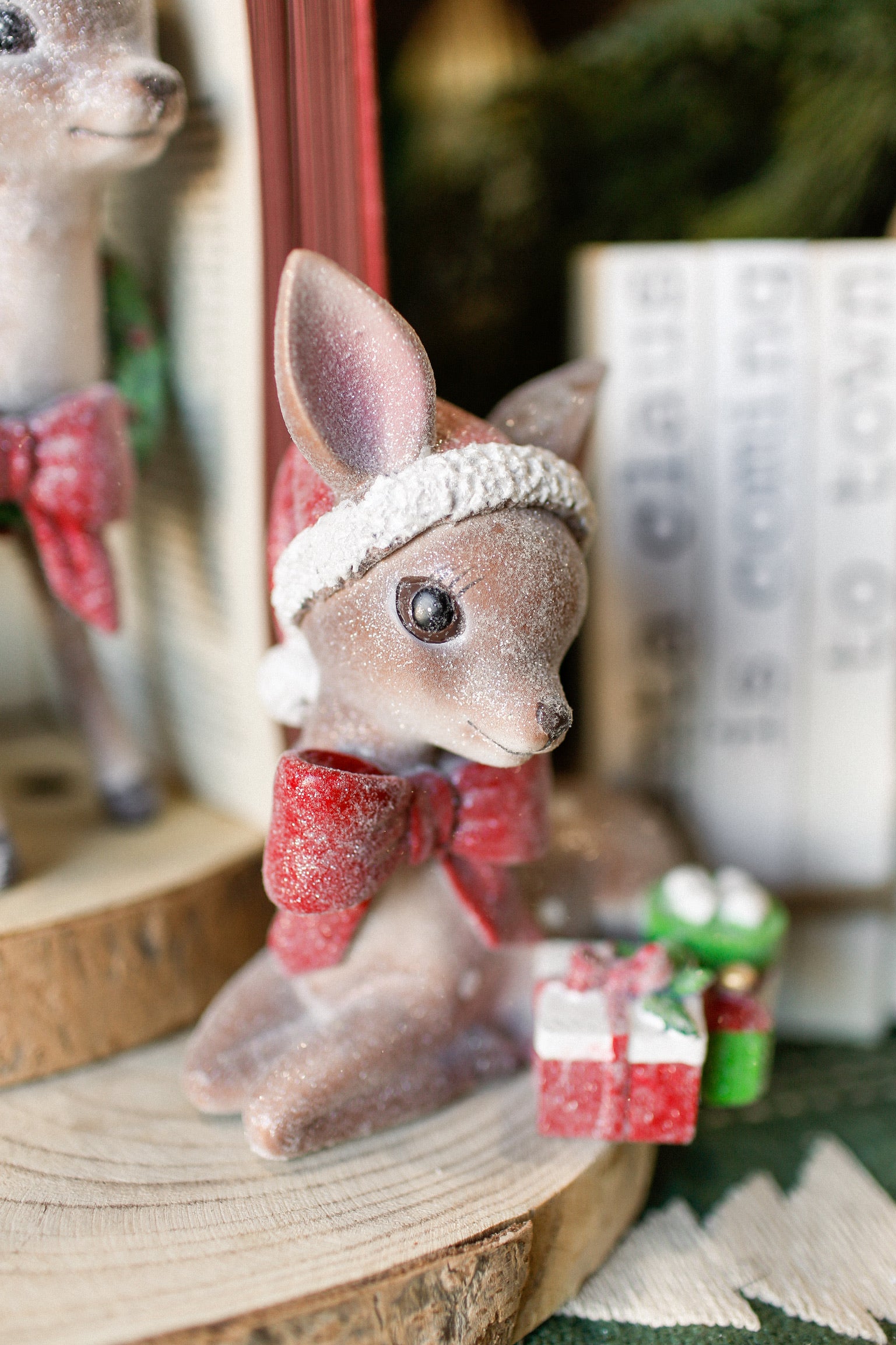 Retro Present Delivery Glitter Deer