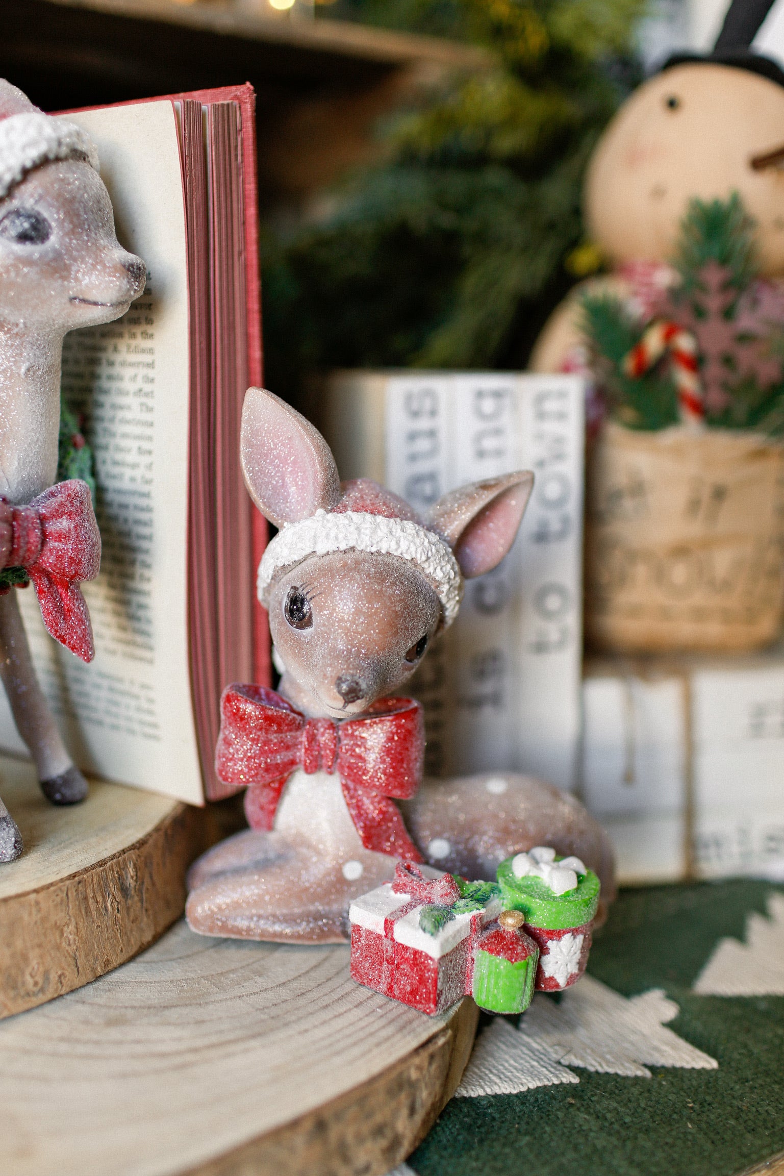 Retro Present Delivery Glitter Deer