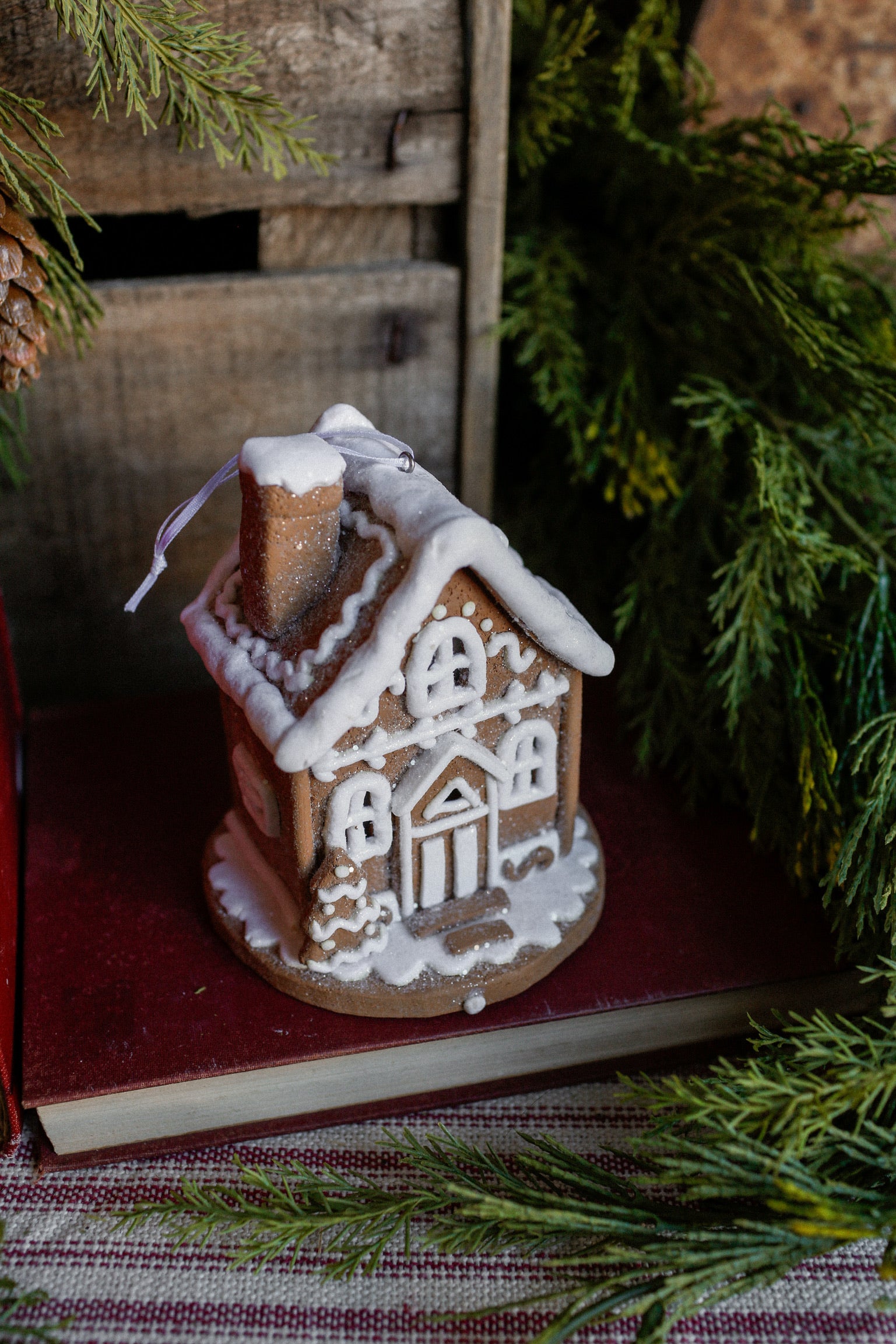 White Lighted Gingerbread House (S)