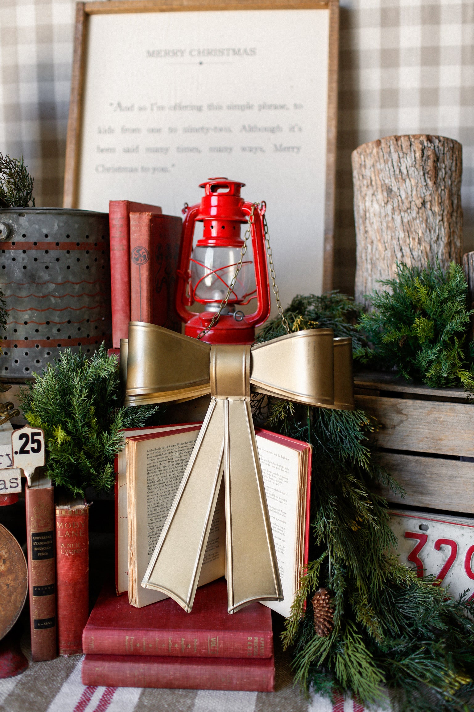 Gold Metal Hanging Bow