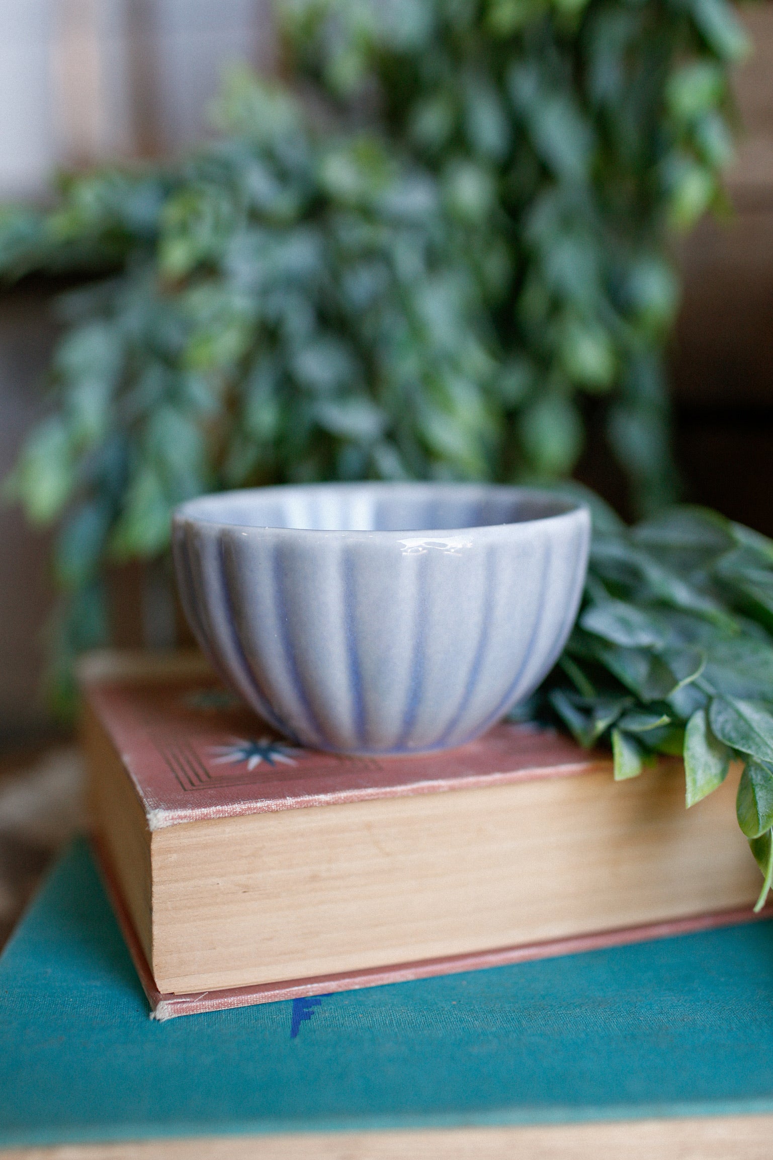 Stoneware Scalloped Bowl