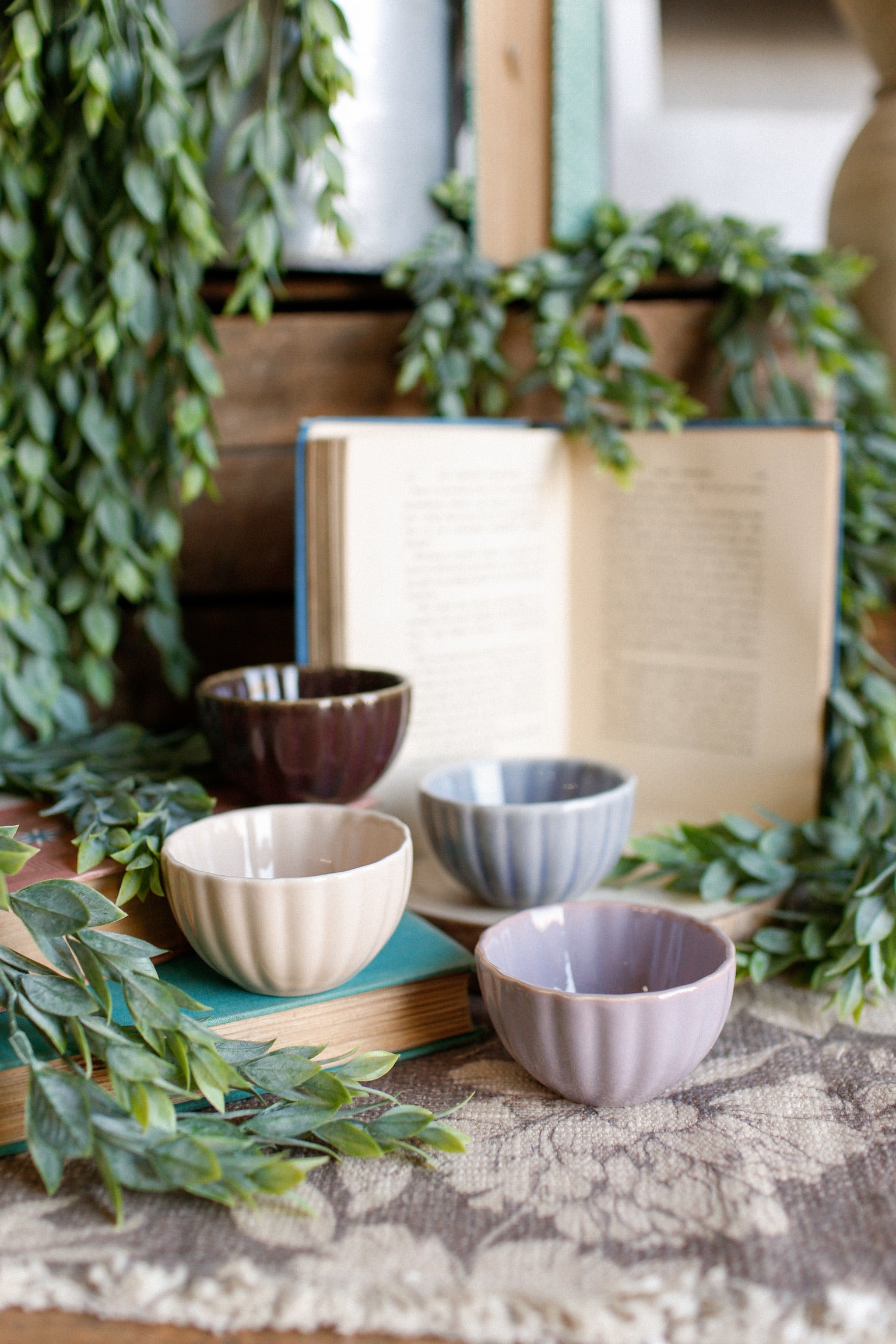 Stoneware Scalloped Bowl