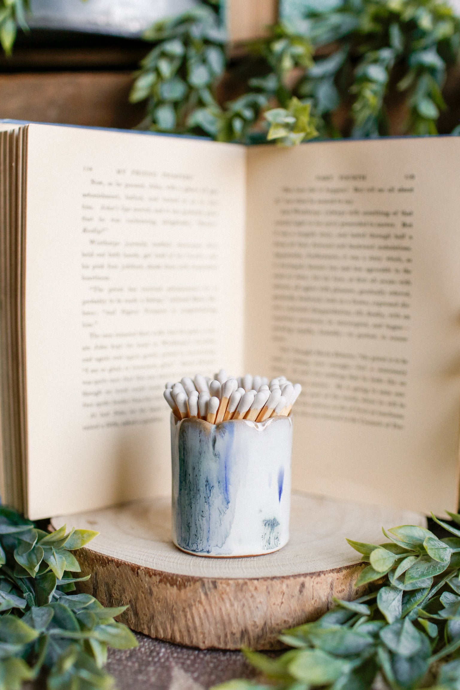 Watercolor Scalloped Trim Match Holder