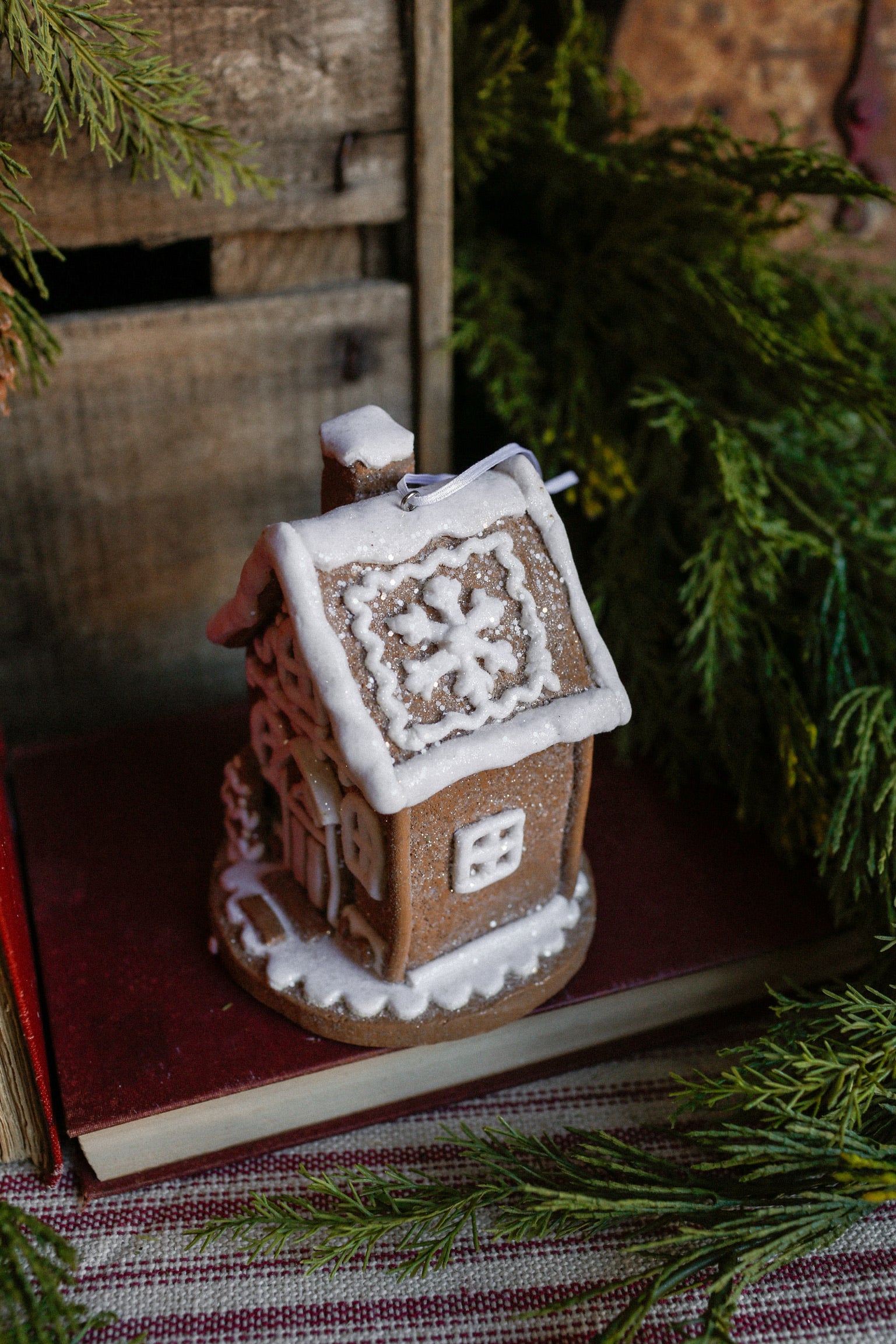 White Lighted Gingerbread House (S)