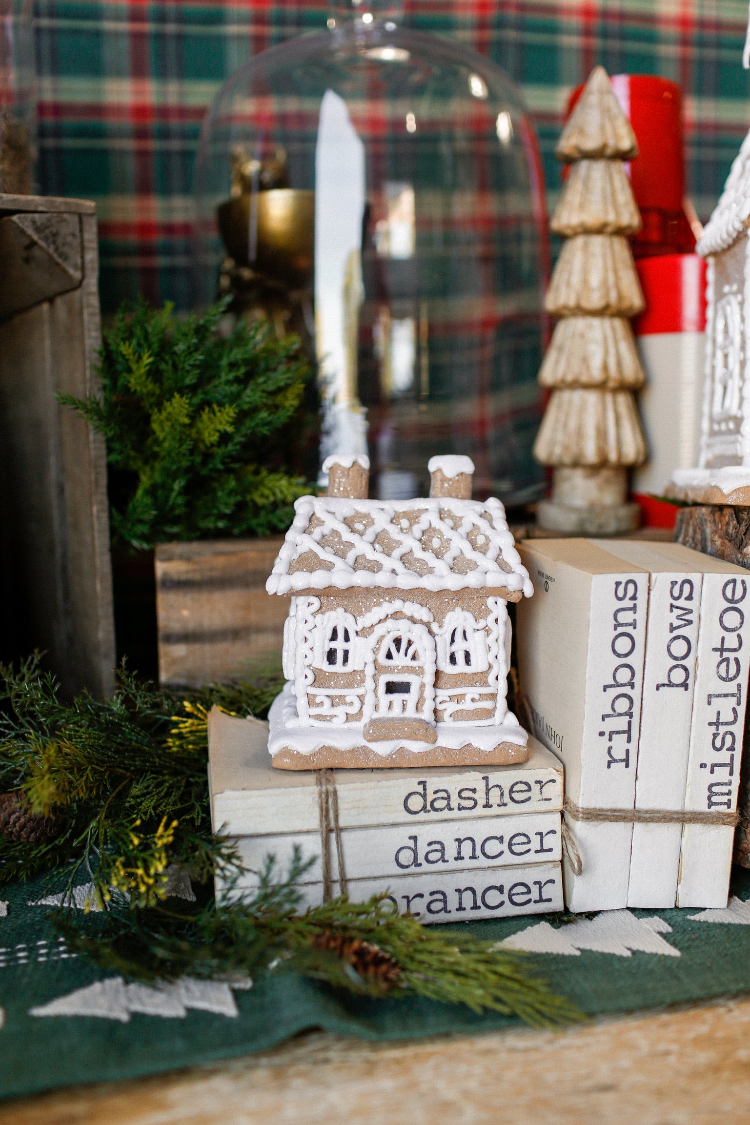 White Lighted Gingerbread House (M)