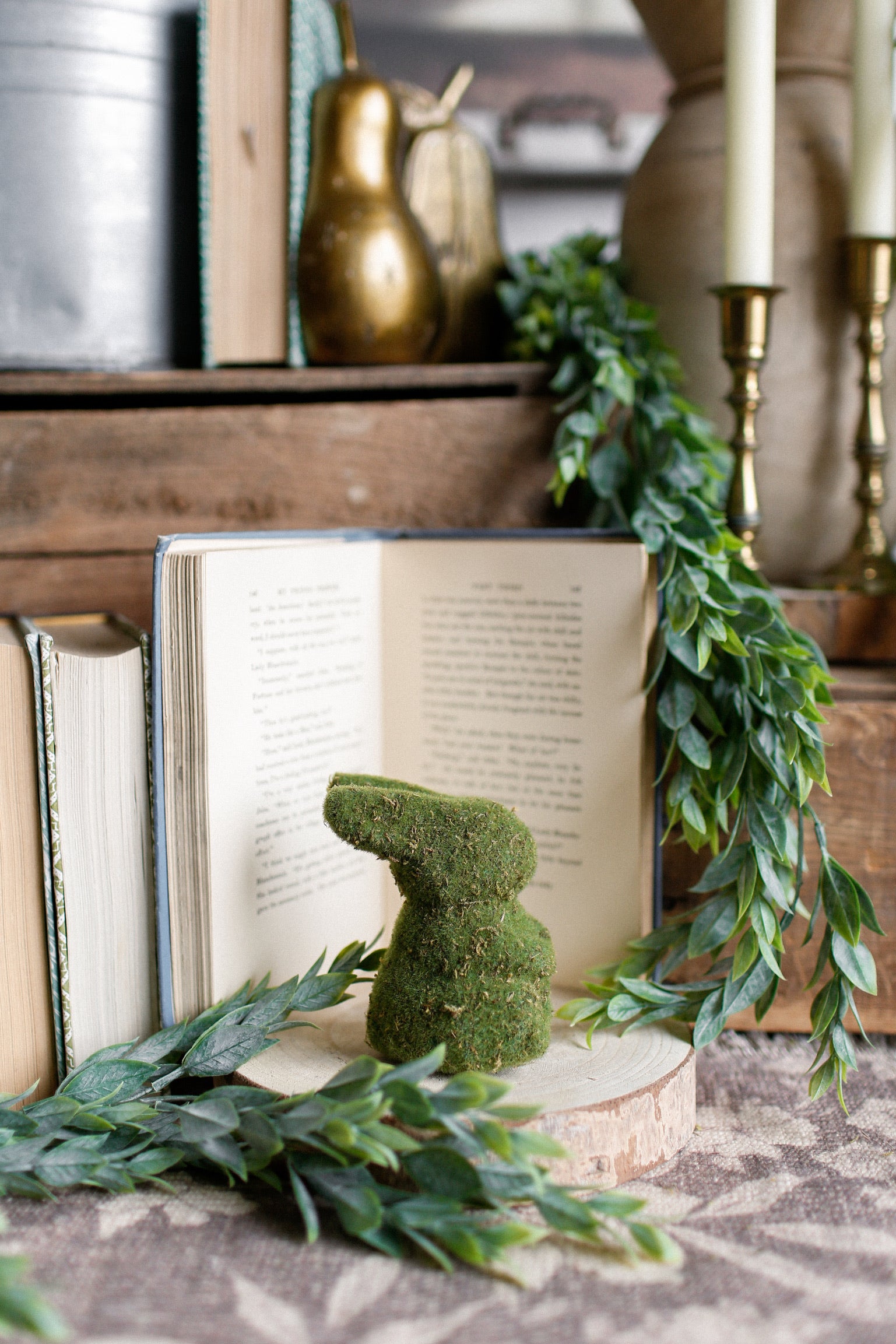 Mossy Sitting Bunny (S)