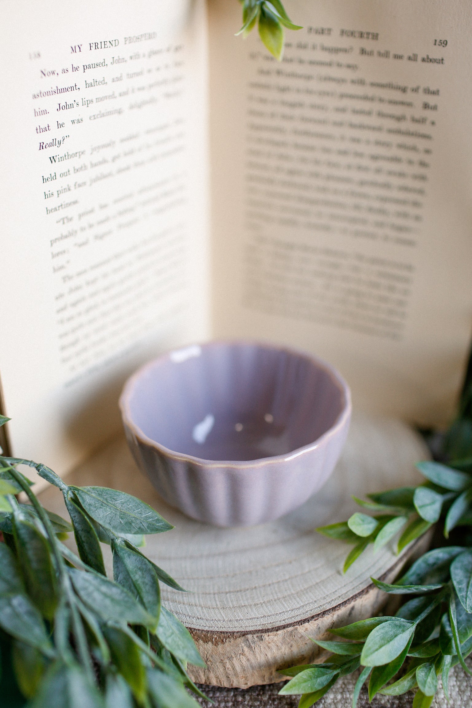 Stoneware Scalloped Bowl