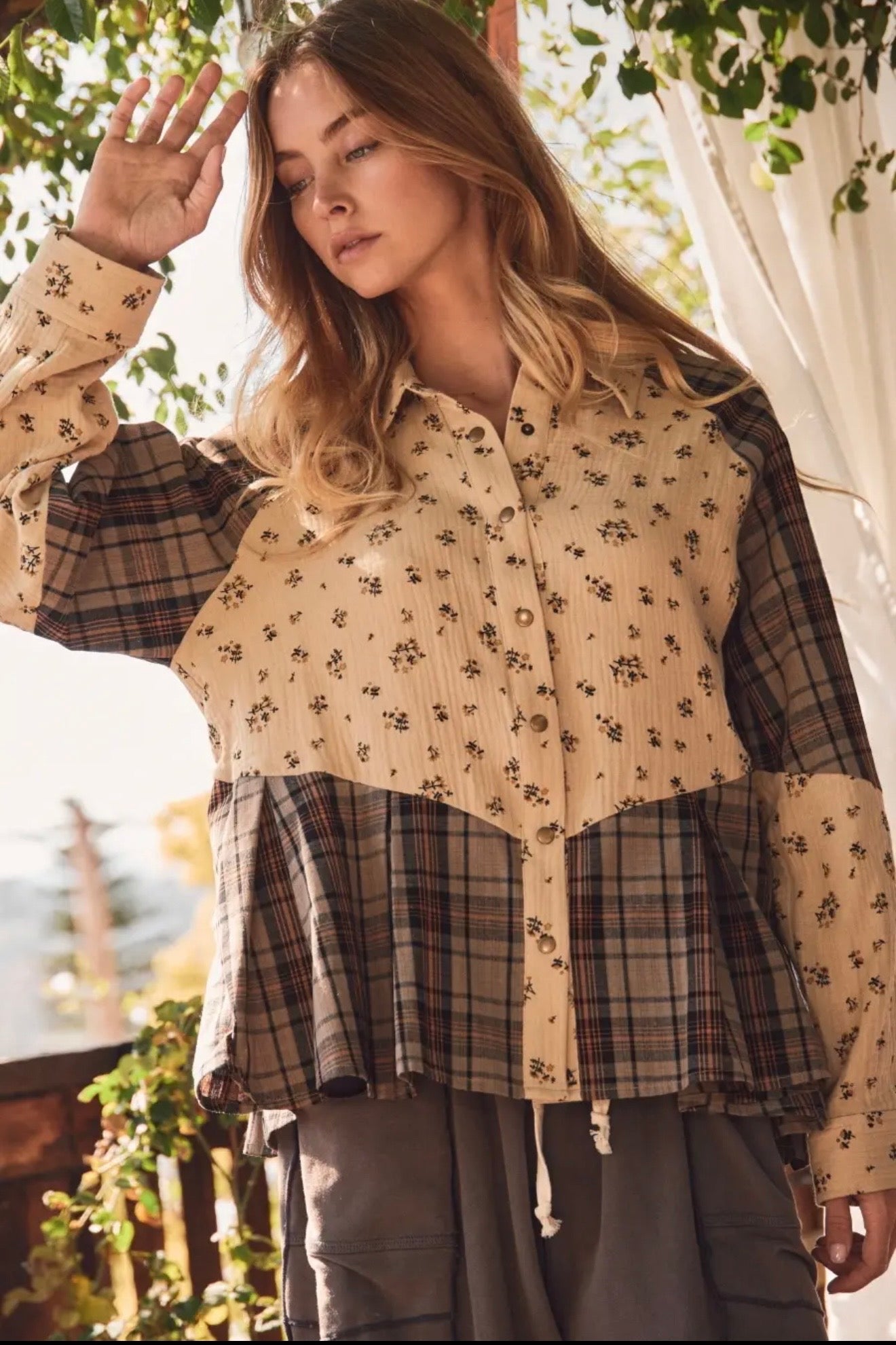 Floral Colorblock Cropped Flannel Oddi