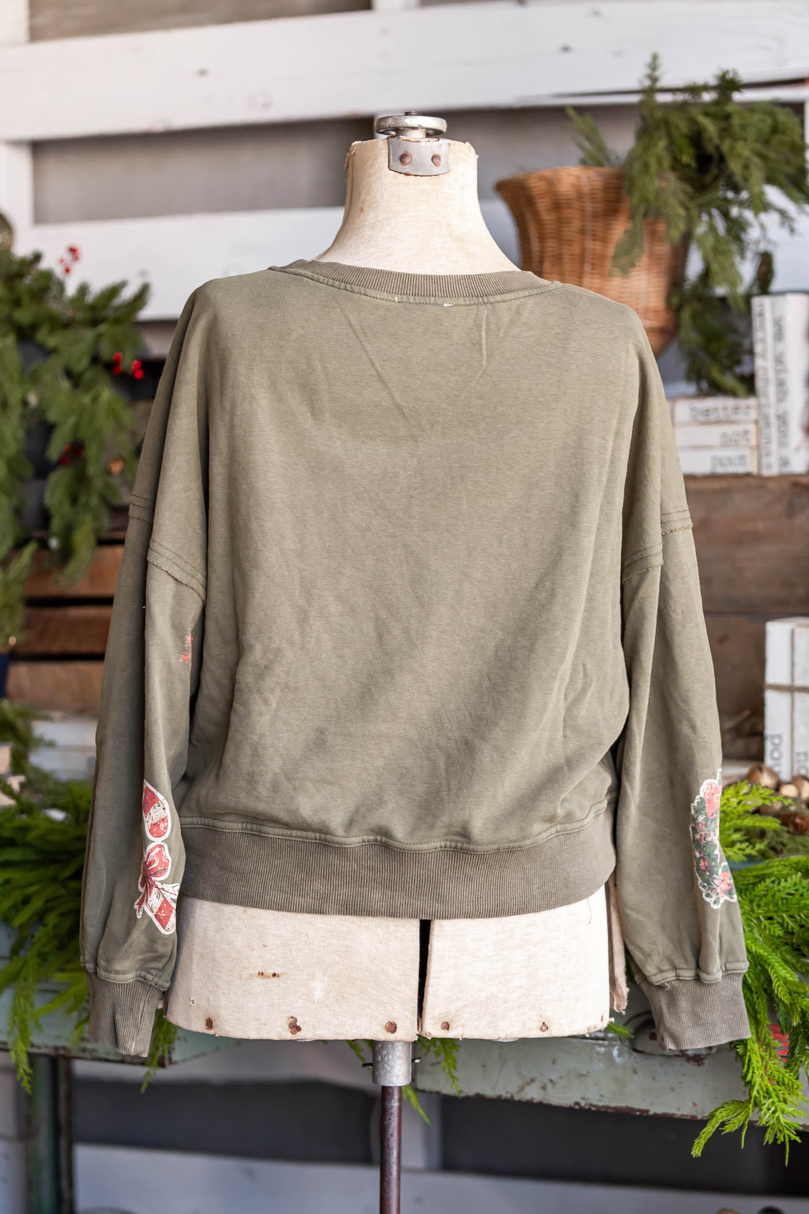 Vintage Holiday Graphic Washed Sweatshirt Davi & Dani