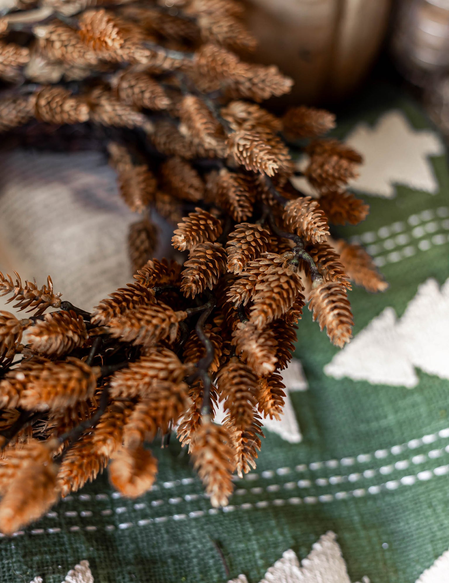 Pinecones Mini Wreath Lancaster and Vintage